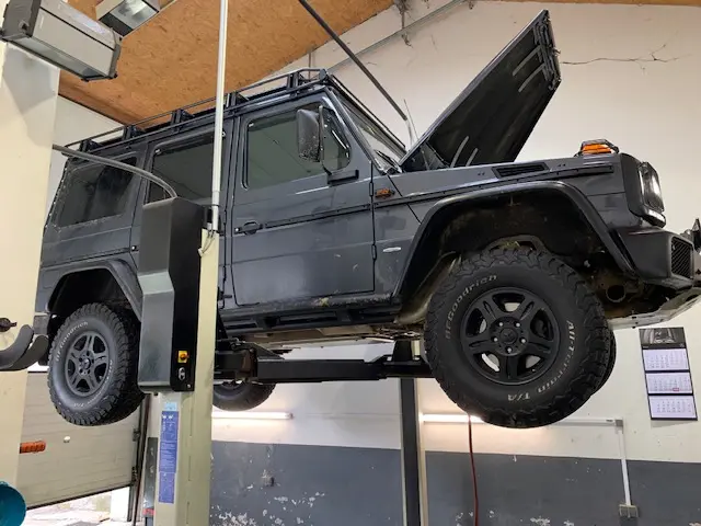 Profesionalna dizalica za servis Mercedes vozila - MB Specialist